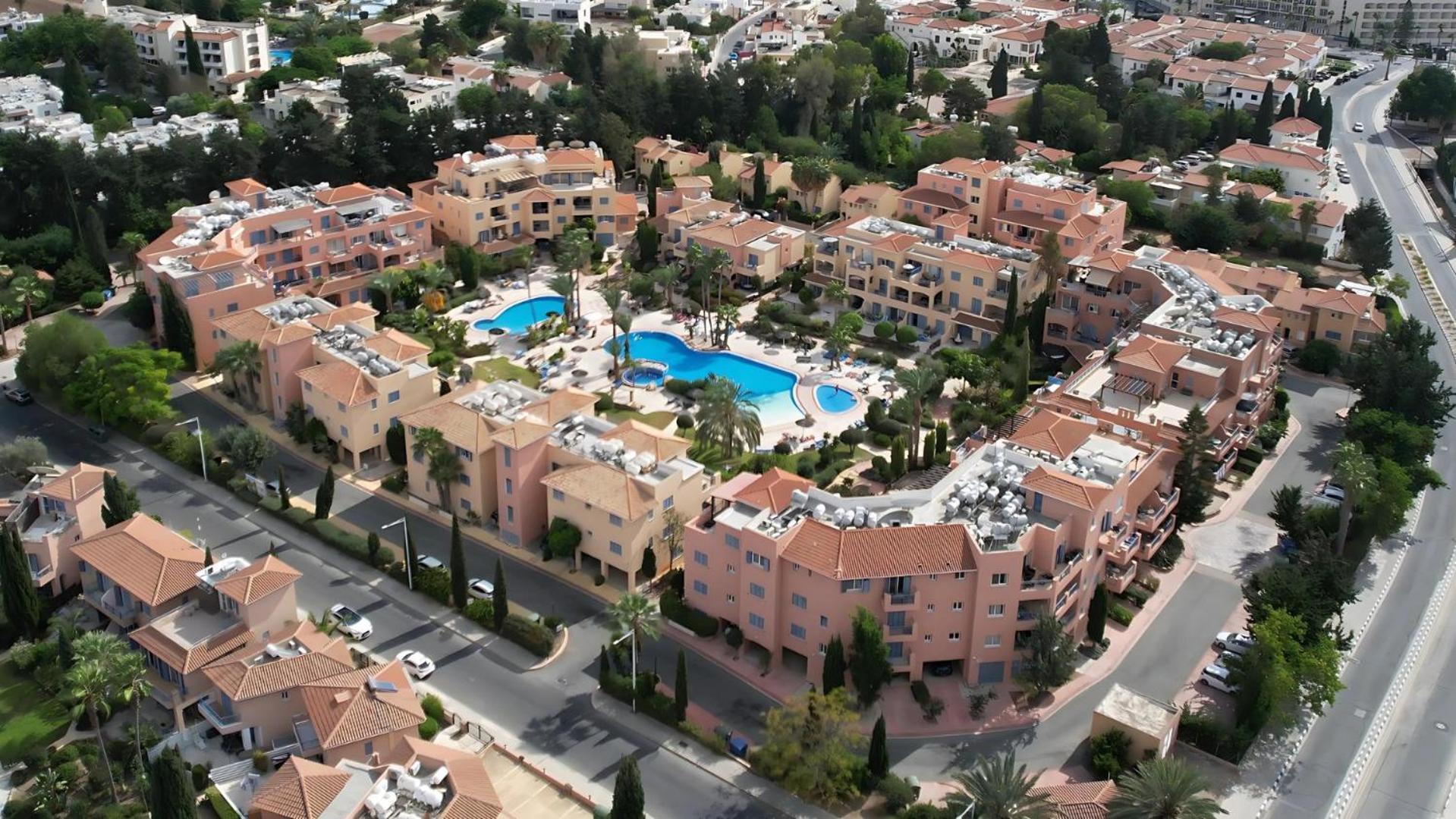 Holiday In Paphos, Prime Location Resort Pools, Jacuzzis, Harbor & 300M To The Beach Екстер'єр фото